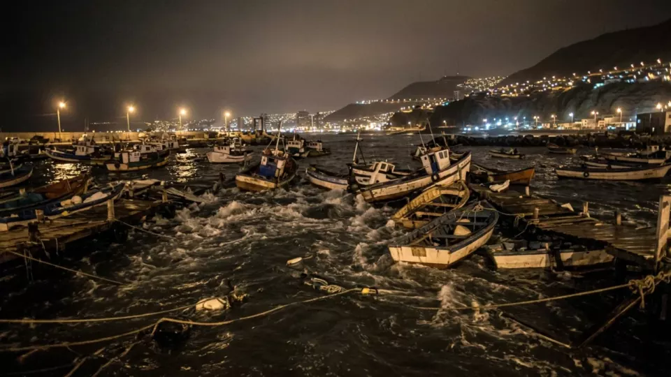 Limanı vuran tsunami (temsili)