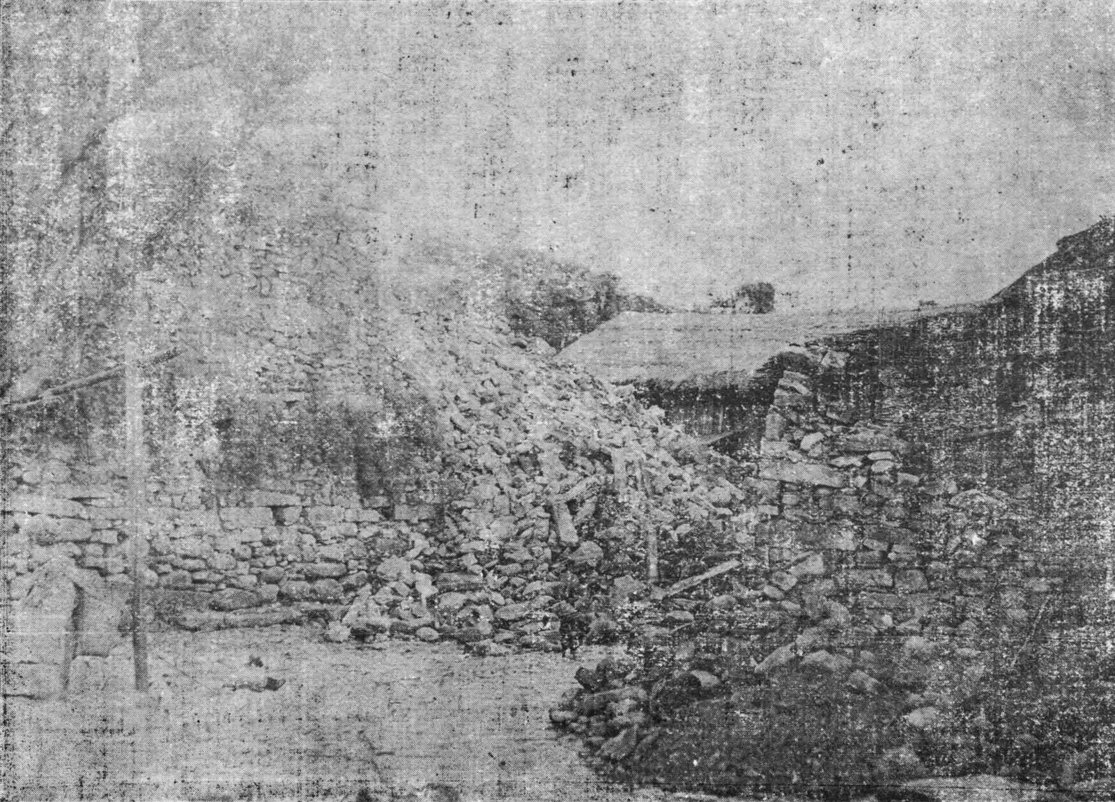Dali'nin yıkılmış kuzey surları, 1925