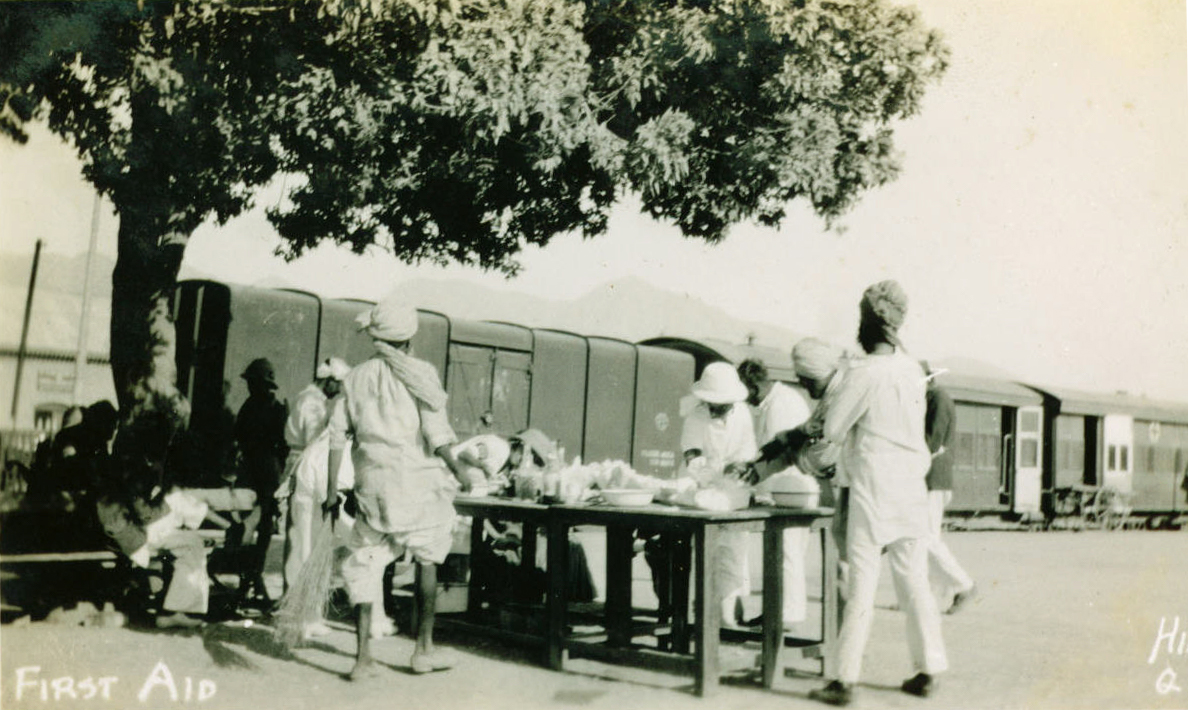 Quetta istasyonu yanında ilk yardım noktası, 1935