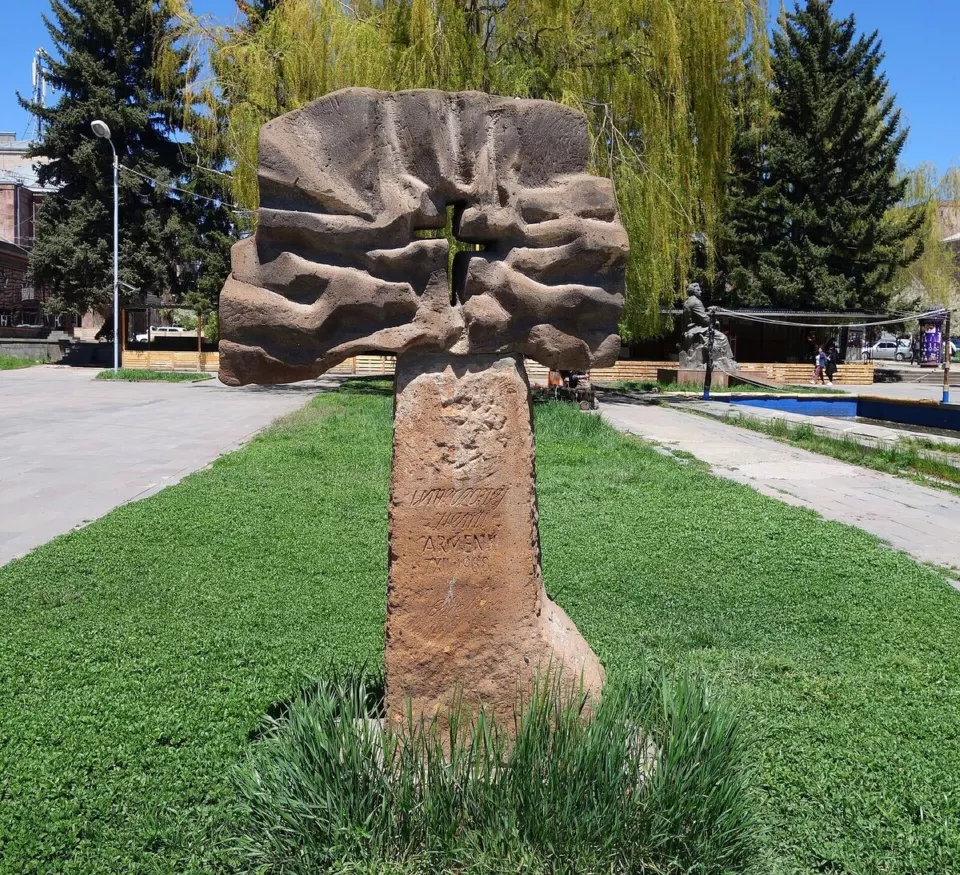 1988 Ermenistan depremi anıtı