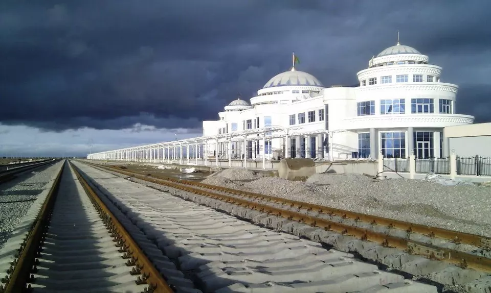 Bereket şehrindeki yeni tren istasyonu