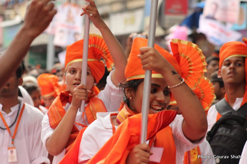 Pune'de Ganesh visarjan alayı