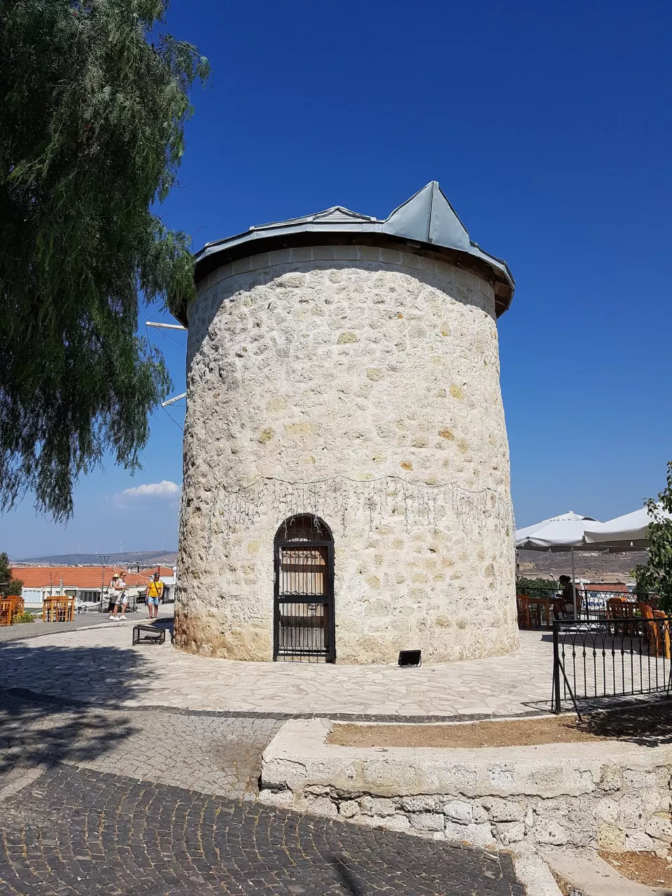 Alaçatı yel değirmenleri