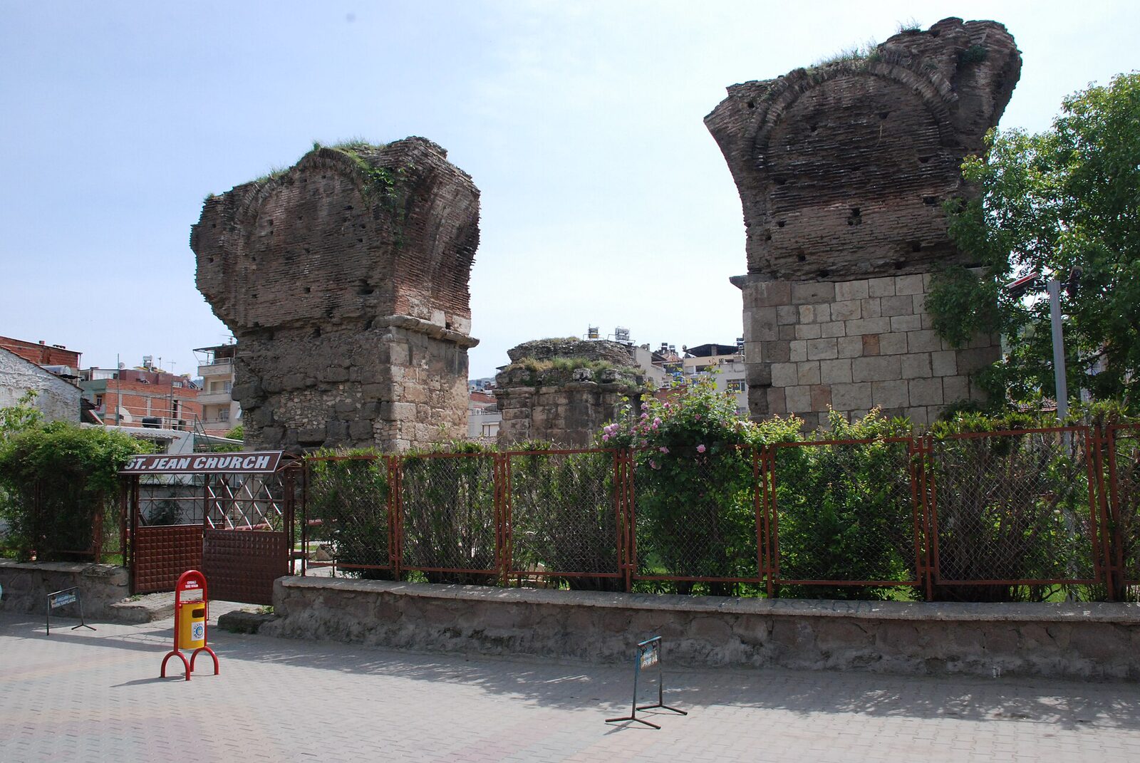 Alaşehir'de tarihî kilise kalıntıları