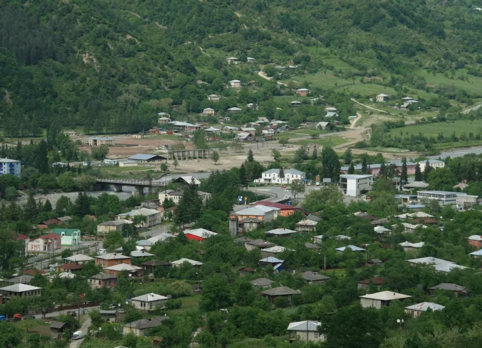 Ambrolauri kasabasının görünümü