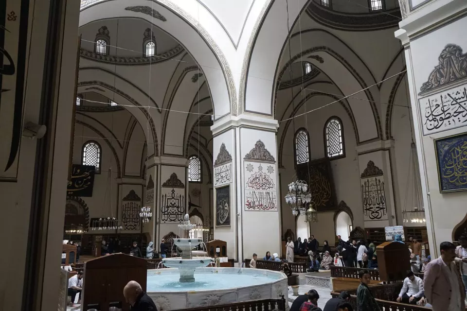 Bursa Ulu Cami'nin içi