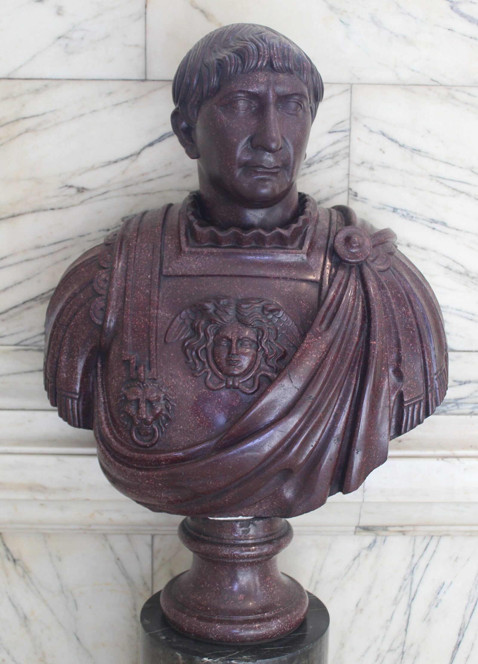 İmparator Traianus'un büstü