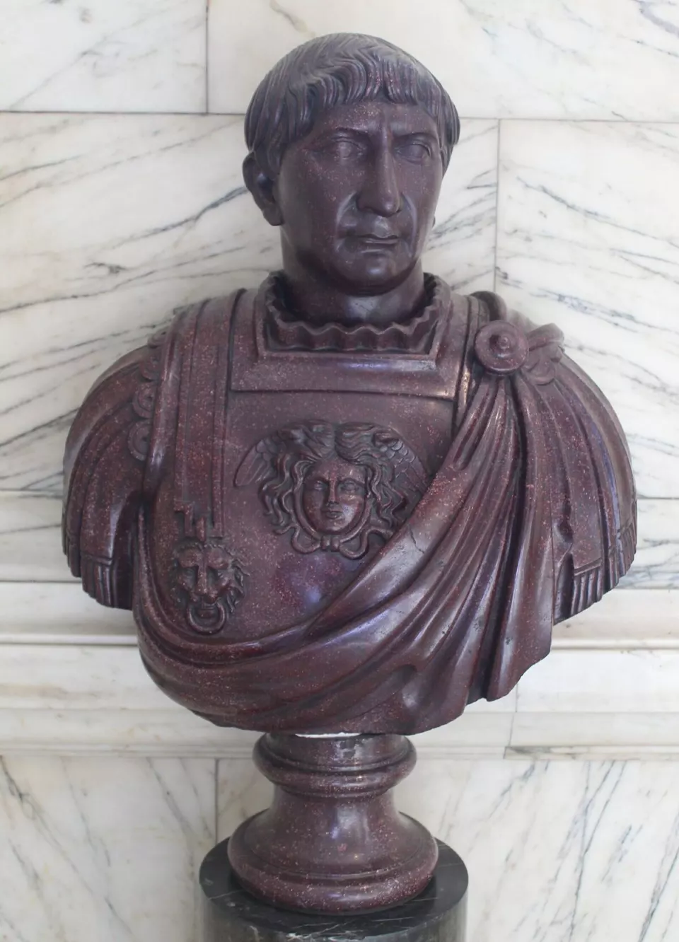 İmparator Traianus'un büstü