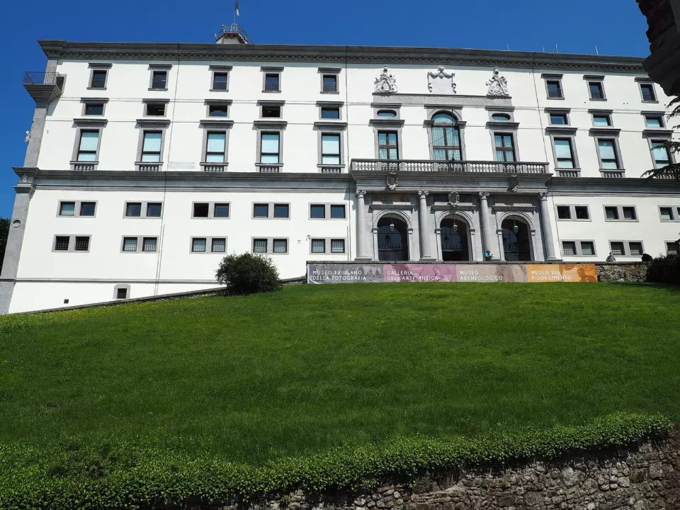 Udine Kalesi'nin ön cephesi