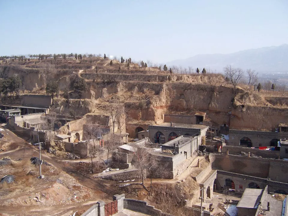 Shanxi'de yamaca oyulmuş mağara evler