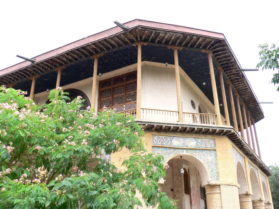 Kazvin Çihil Sütun köşkü