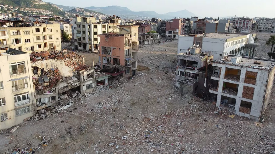 2023 depremlerinden sonra yıkılmış Antakya