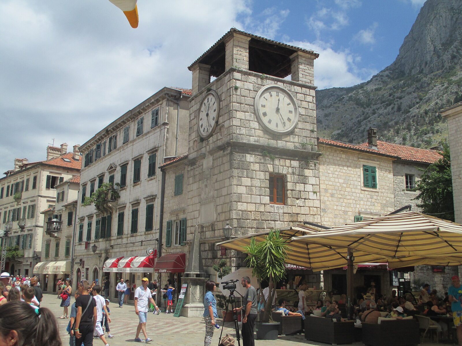 Kotor saat kulesi