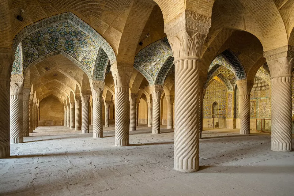 Vekil Camii'nin burmalı sütunları