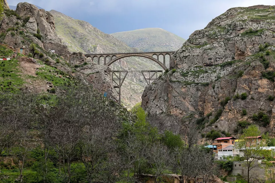 Elburz Dağları'nda Trans-İran Demiryolu