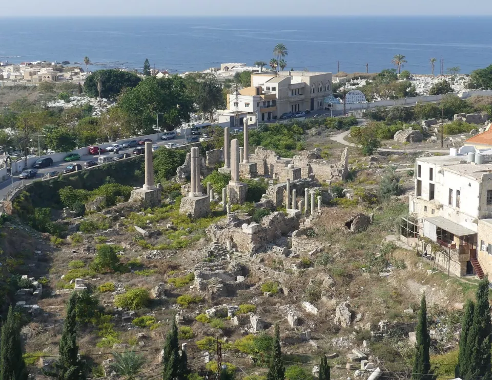 Sur'daki Haçlı katedrali kalıntıları