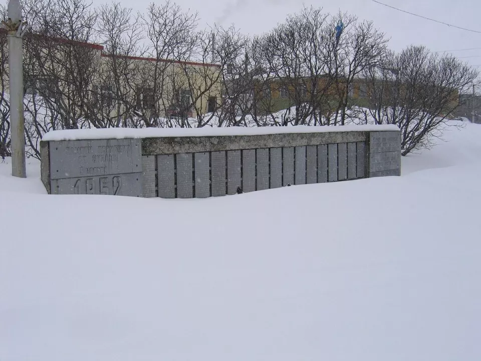 Severo-Kurilsk tsunami anıtı