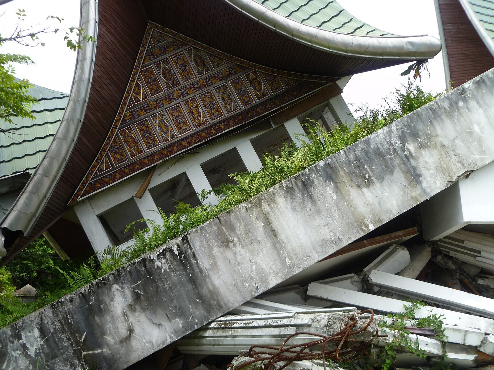 Padang depreminde hasar