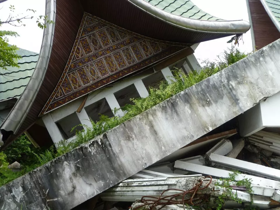 Padang depreminde hasar