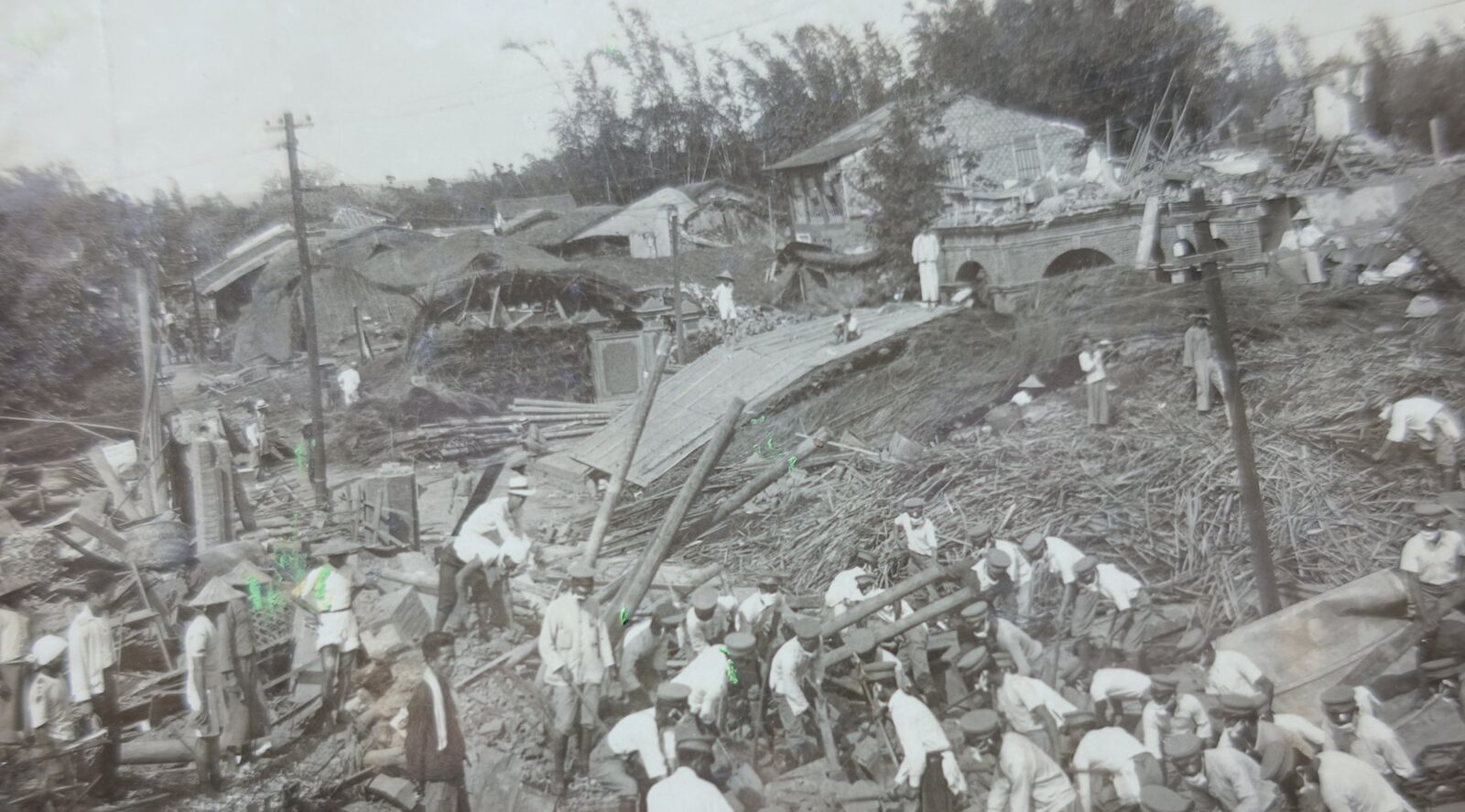 Shengang'da enkaz başında kurtarma çalışması, 1935
