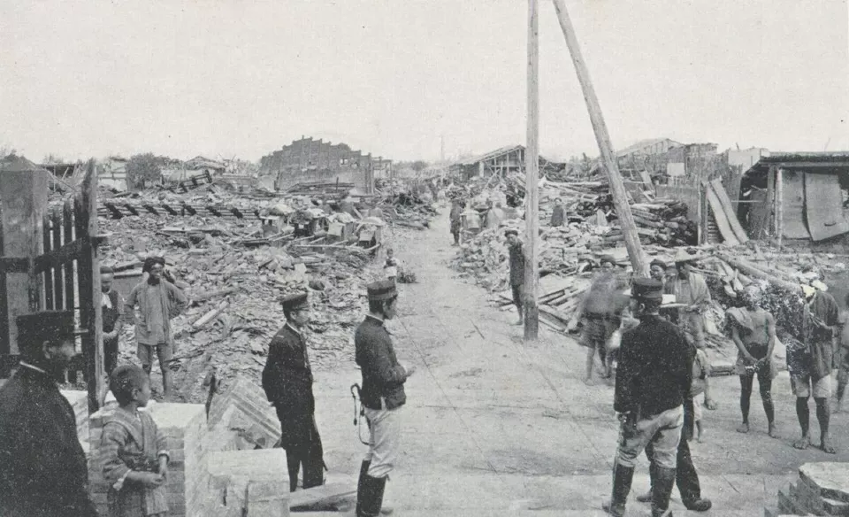 Shinko'da depremde yıkılan evler, 1906