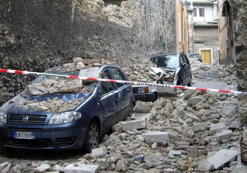 L'Aquila deprem hasarı