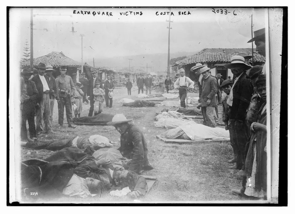 1910 Kosta Rika depreminde ölenler ve çevrelerindeki halk