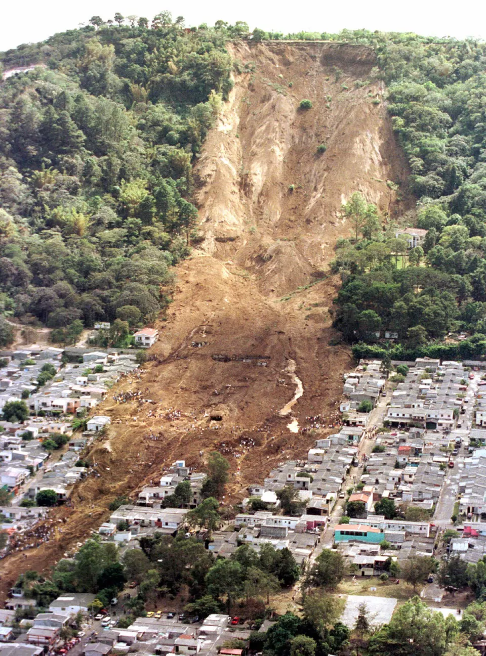 Bálsamo sıradağında 2001 depreminin açtığı heyelan