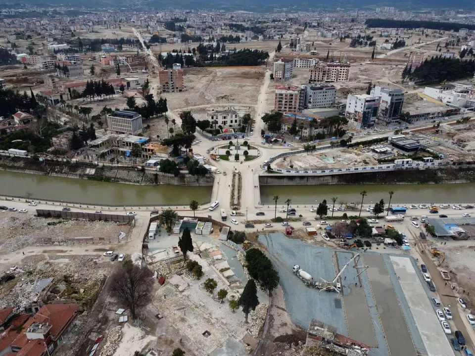 Antakya'da enkazı kaldırılmış arsalar