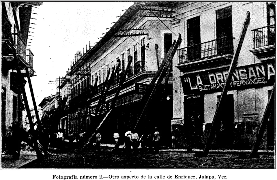 1920 depreminden sonra Xalapa'da hasarlı sokak
