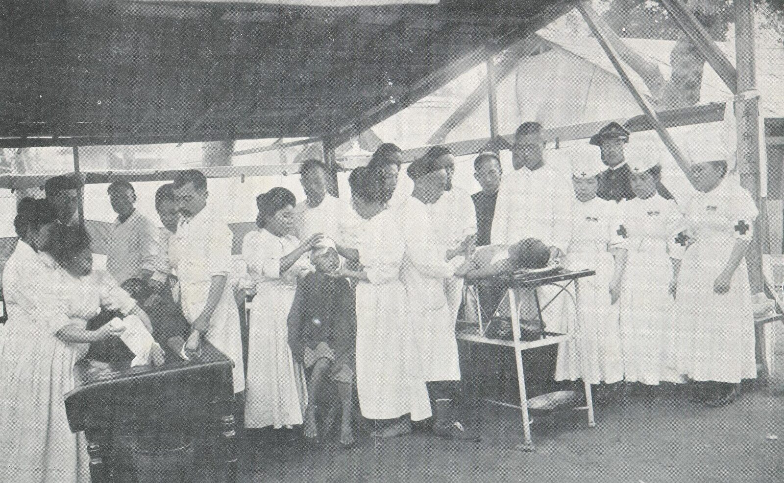 1906 depreminden sonra geçici barınaktaki ameliyathane