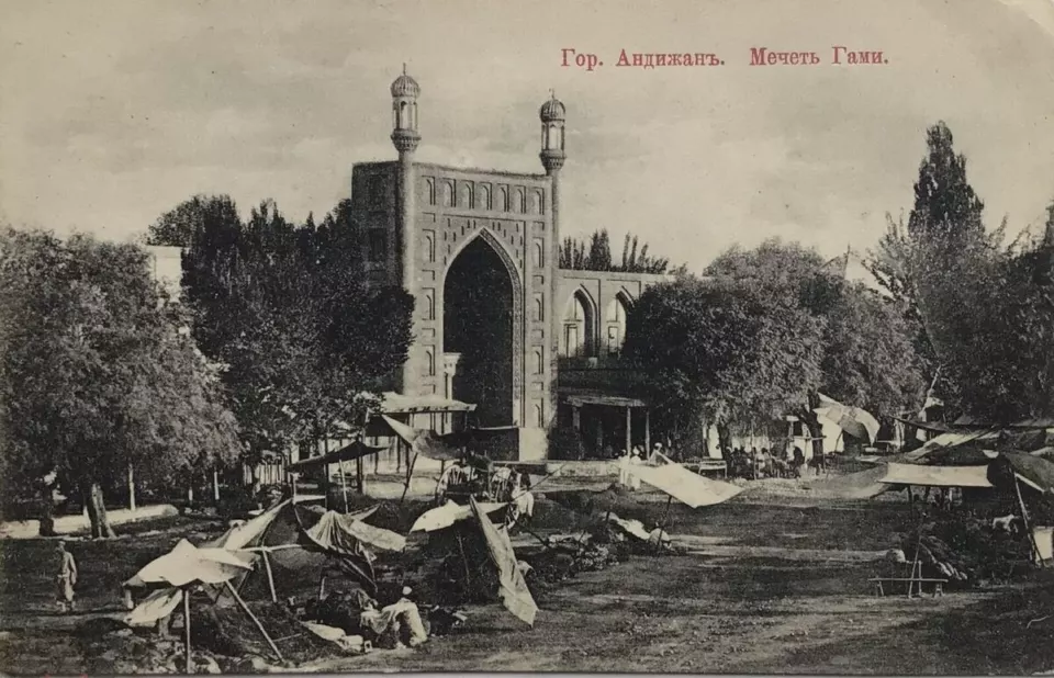 Andican Cuma Camii'nin eski bir kartpostalı