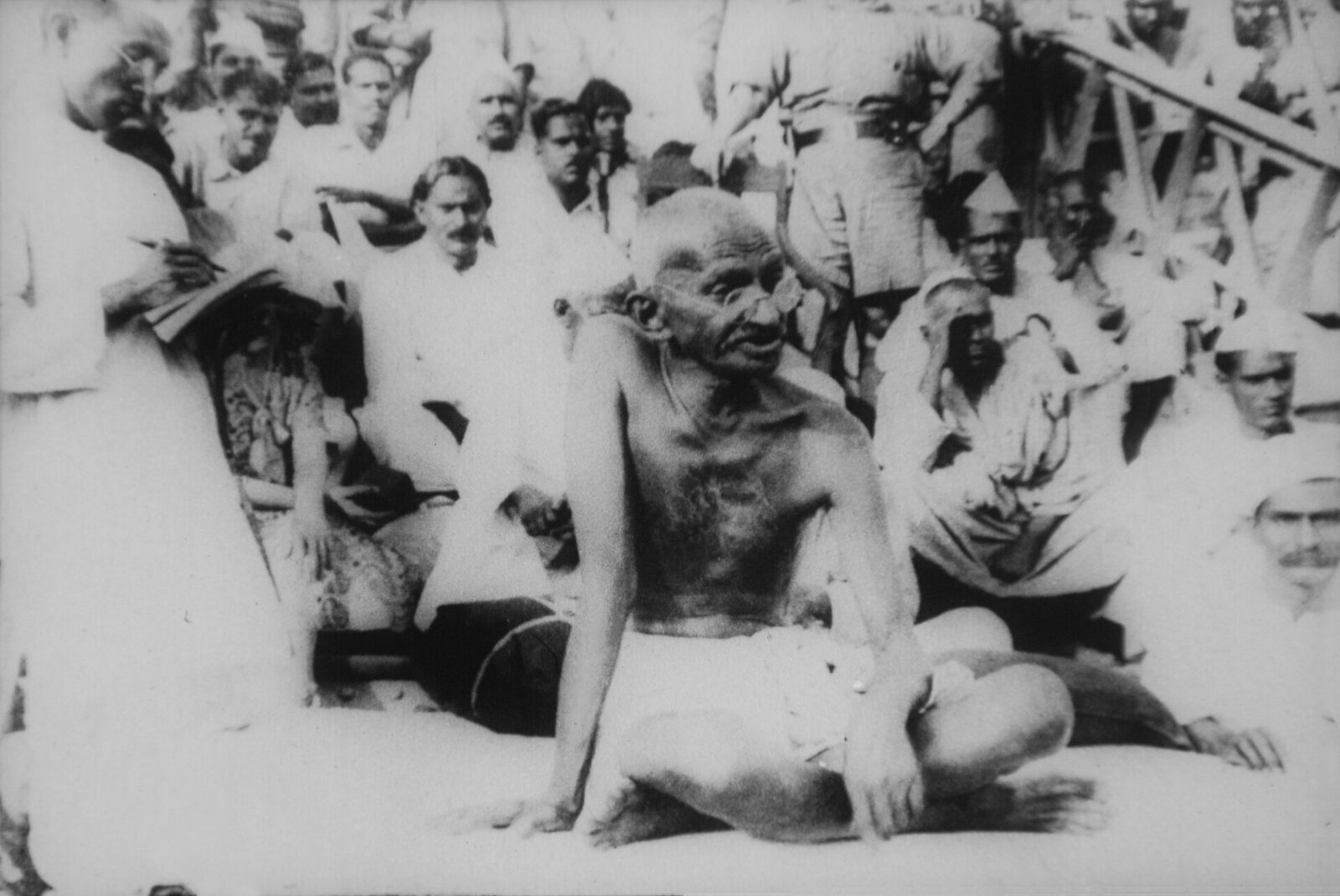 Gandhi 1934 depreminden sonra Bihar'da