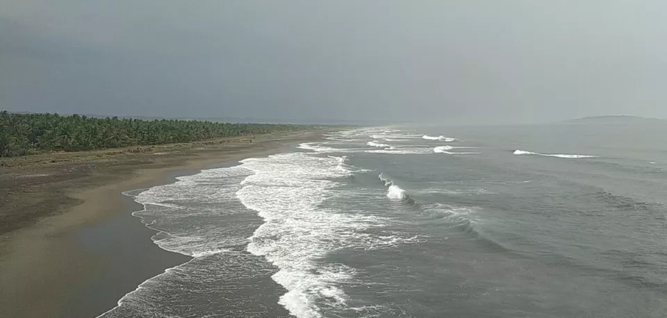 Pangandaran kıyısı ve Nusa Kambangan adası