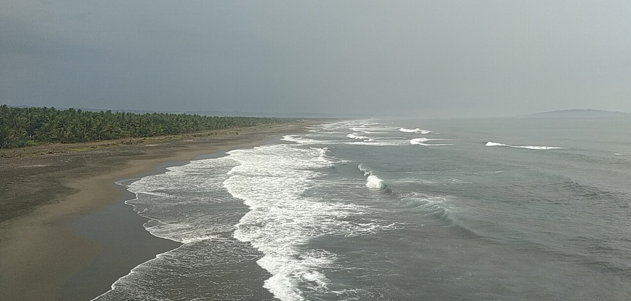 Pangandaran kıyısı ve Nusa Kambangan adası