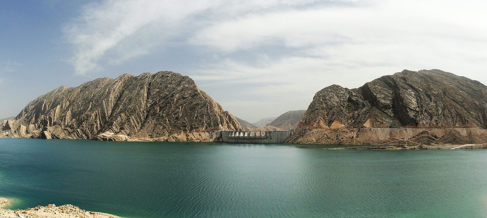 Qir Barajı ve kıvrımlı Zagros dağları