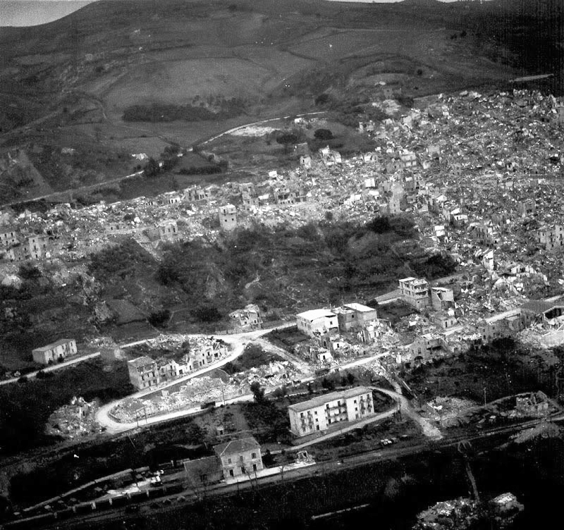 1968 depreminden sonra yıkılmış Gibellina'nın genel görünümü