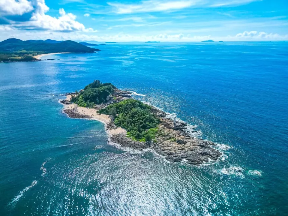 Yangjiang kıyısı ve Sanshan Adası