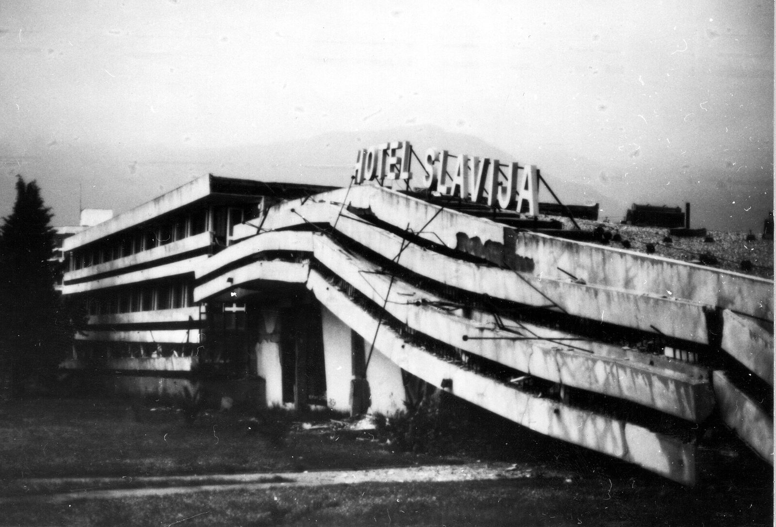 Depremde yıkılan Slavija Oteli
