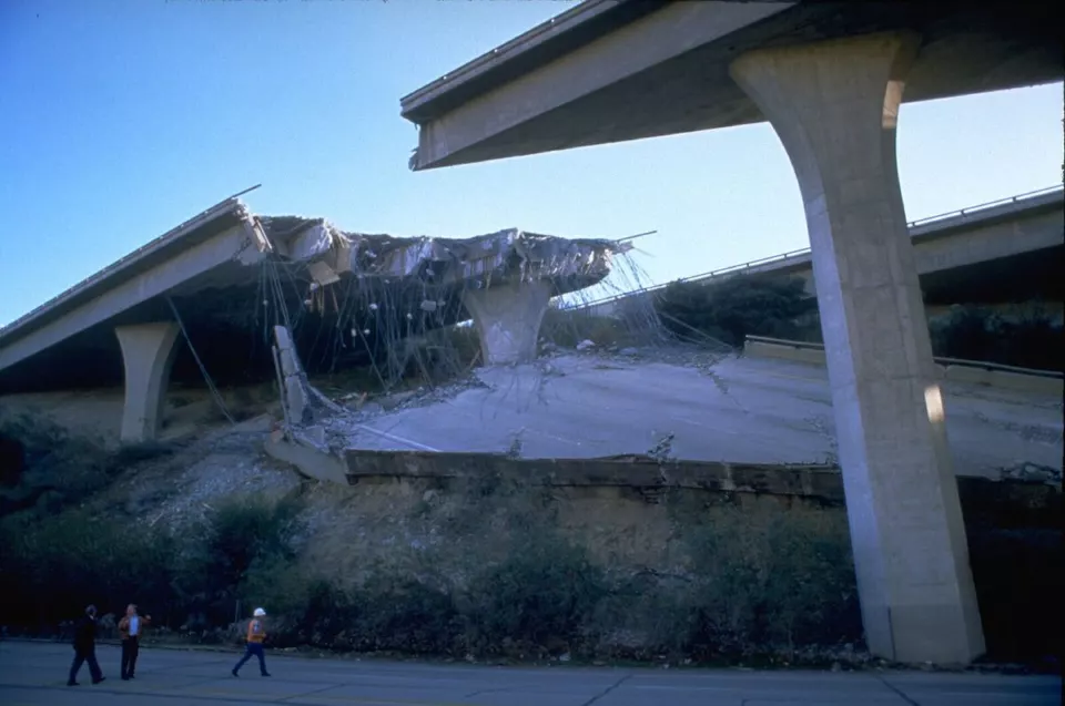 Northridge 1994 çöken köprü