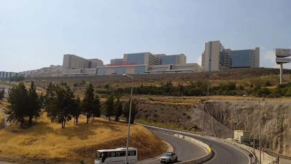 Bayraklı Şehir Hastanesi