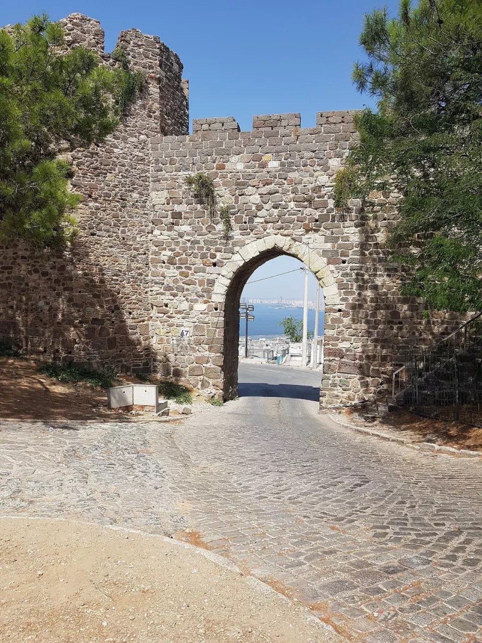 Kadifekale giriş kapısı