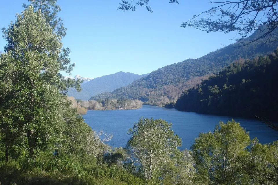 Riñihue Gölü