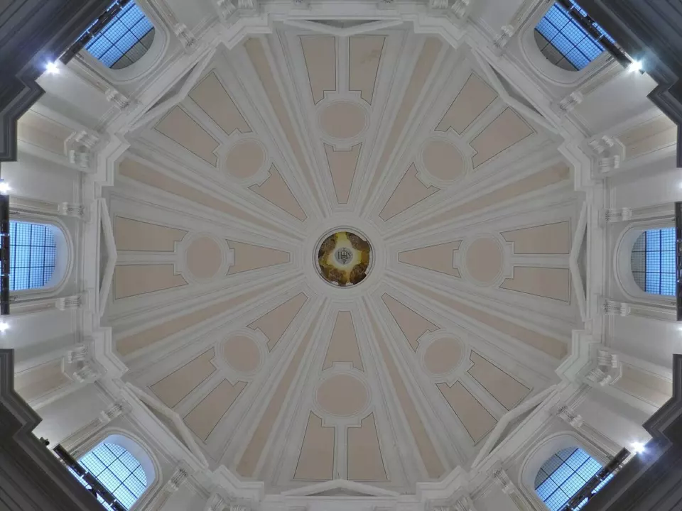 San Bernardino bazilikasının kubbesi