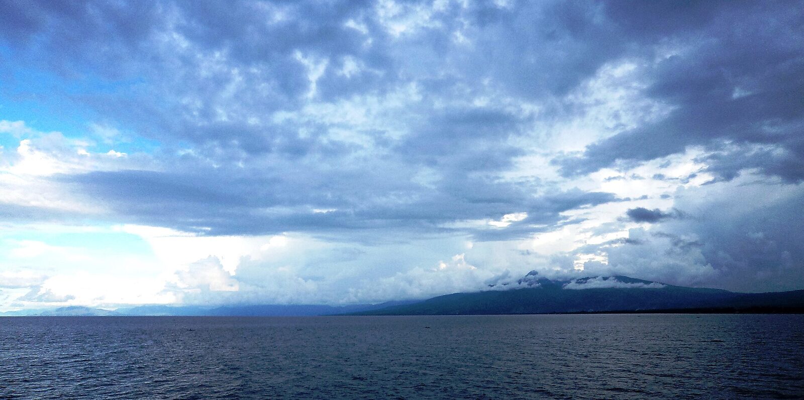 Maumere kıyısı