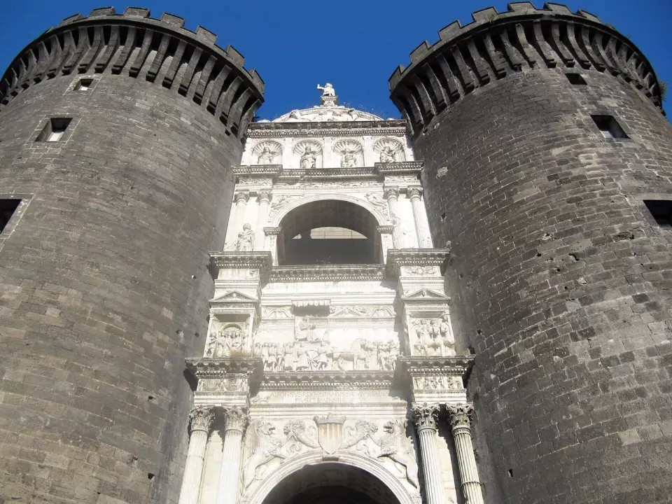 Castel Nuovo zafer takı, Napoli
