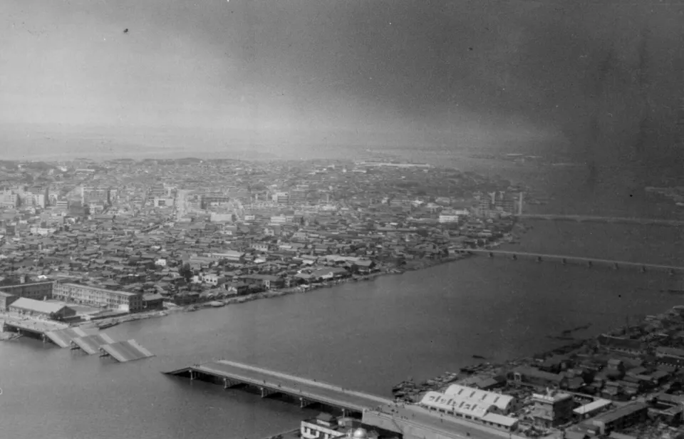 Niigata ve Shinano Nehri'nin havadan görünümü, 1964