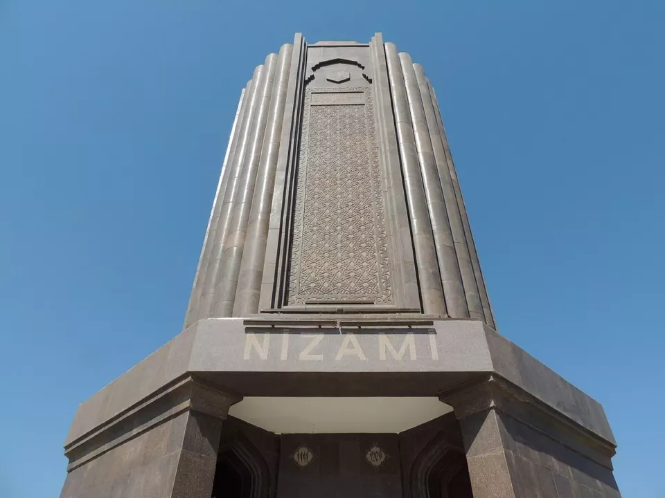 Nizami Gencevi türbesi