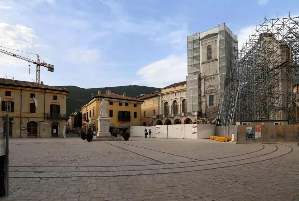 Norcia San Benedetto meydanı