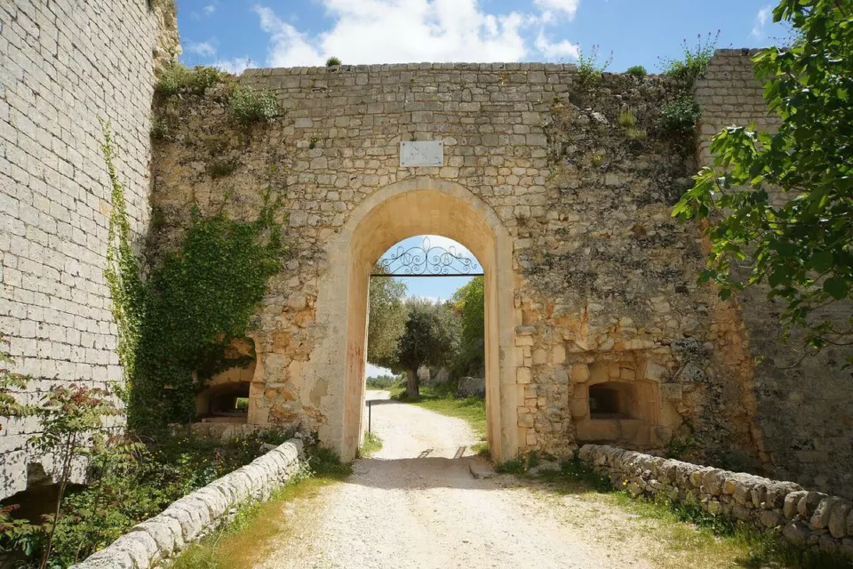 Noto Antica şehir kapısı